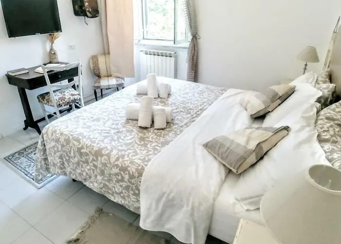 Next Stop Bed & Breakfast 4*